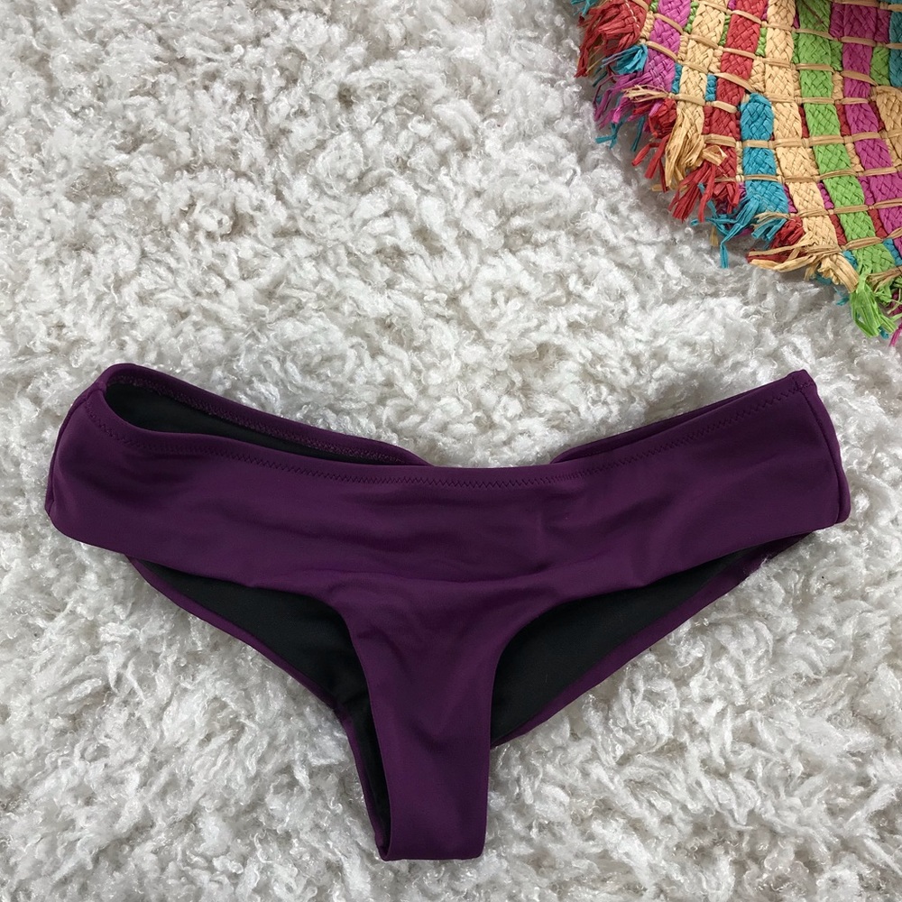 🛍3 FOR $25-VICTORIA SECRET-  CHEEKY BOTTOMS